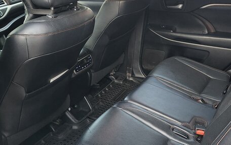 Toyota Highlander III, 2018 год, 3 600 000 рублей, 19 фотография