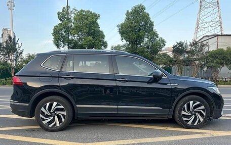 Volkswagen Tiguan II, 2022 год, 2 550 000 рублей, 4 фотография