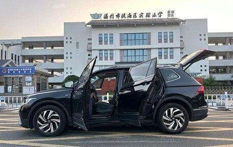 Volkswagen Tiguan II, 2022 год, 2 550 000 рублей, 8 фотография
