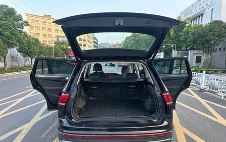 Volkswagen Tiguan II, 2022 год, 2 550 000 рублей, 16 фотография