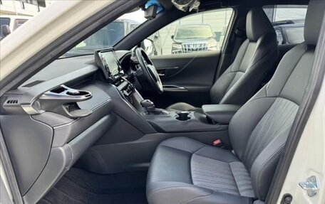 Toyota Harrier, 2022 год, 2 540 000 рублей, 10 фотография