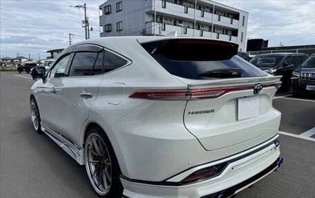 Toyota Harrier, 2022 год, 2 540 000 рублей, 6 фотография