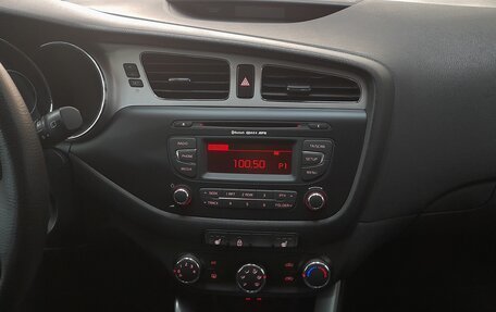 KIA cee'd III, 2015 год, 1 049 000 рублей, 14 фотография