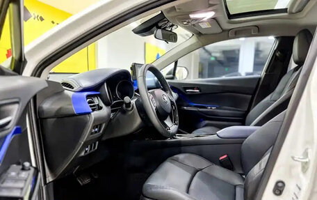 Toyota C-HR I рестайлинг, 2022 год, 1 860 000 рублей, 4 фотография