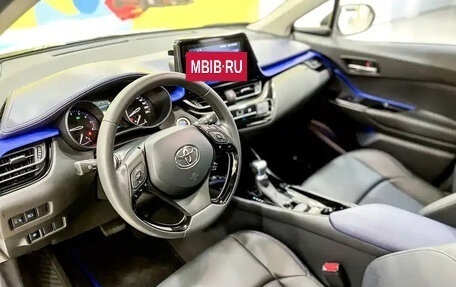 Toyota C-HR I рестайлинг, 2022 год, 1 860 000 рублей, 6 фотография