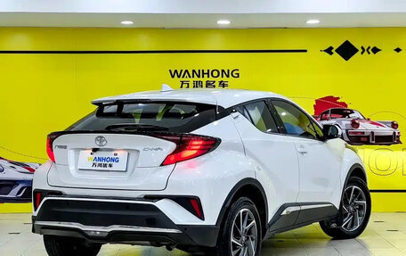 Toyota C-HR I рестайлинг, 2022 год, 1 860 000 рублей, 12 фотография