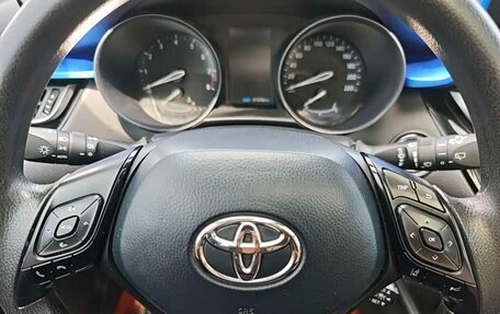 Toyota C-HR I рестайлинг, 2022 год, 1 830 000 рублей, 12 фотография