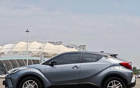 Toyota C-HR I рестайлинг, 2022 год, 1 830 000 рублей, 4 фотография