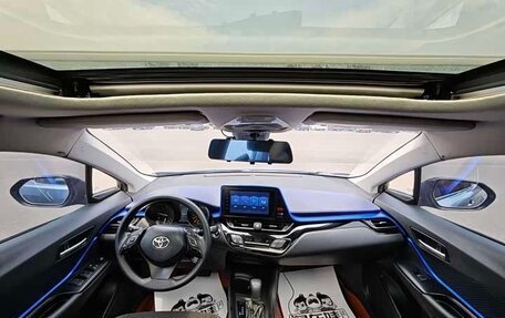 Toyota C-HR I рестайлинг, 2022 год, 1 830 000 рублей, 13 фотография