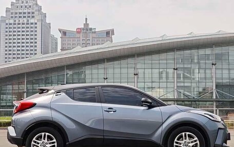 Toyota C-HR I рестайлинг, 2022 год, 1 830 000 рублей, 6 фотография