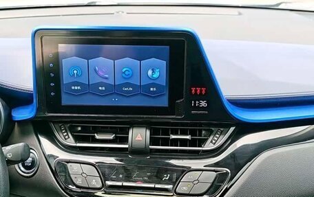 Toyota C-HR I рестайлинг, 2022 год, 1 830 000 рублей, 10 фотография