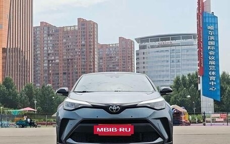 Toyota C-HR I рестайлинг, 2022 год, 1 830 000 рублей, 5 фотография