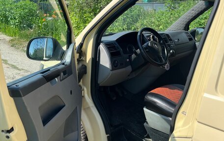 Volkswagen Transporter T5 рестайлинг, 2011 год, 1 095 000 рублей, 9 фотография