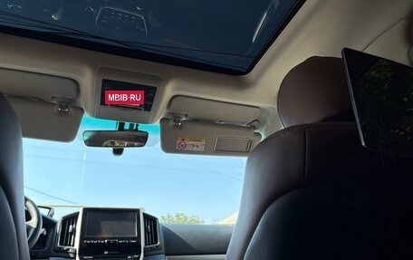 Toyota Land Cruiser 200, 2018 год, 7 700 000 рублей, 8 фотография