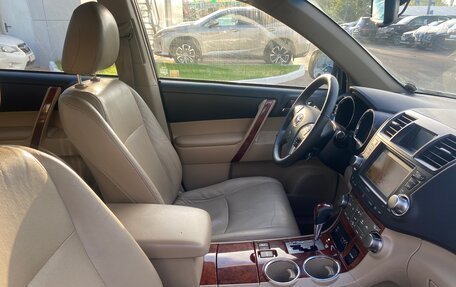 Toyota Highlander III, 2011 год, 1 950 000 рублей, 16 фотография