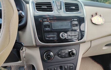 Renault Logan II, 2016 год, 890 000 рублей, 12 фотография