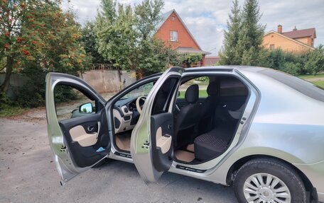 Renault Logan II, 2016 год, 890 000 рублей, 8 фотография