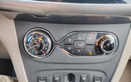 Renault Logan II, 2016 год, 890 000 рублей, 15 фотография