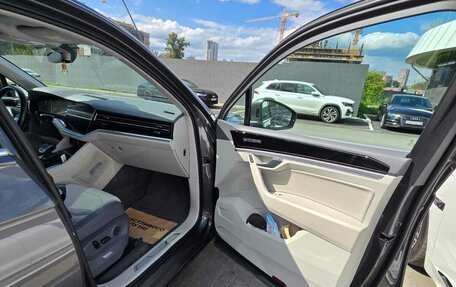 Volkswagen Touareg III, 2019 год, 5 250 000 рублей, 6 фотография