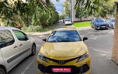 Toyota Camry, 2021 год, 2 300 000 рублей, 1 фотография