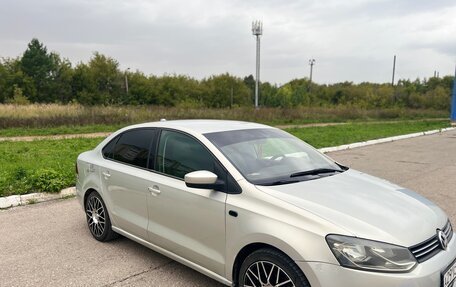 Volkswagen Polo VI (EU Market), 2011 год, 675 000 рублей, 2 фотография