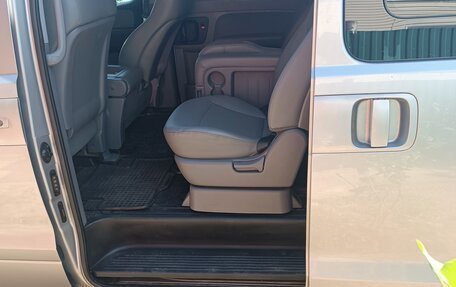 Hyundai Grand Starex Grand Starex I рестайлинг 2, 2014 год, 1 699 000 рублей, 7 фотография