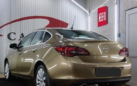 Opel Astra J, 2013 год, 970 000 рублей, 3 фотография