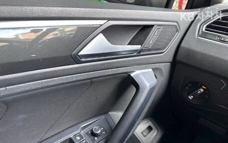 Volkswagen Tiguan II, 2021 год, 11 фотография