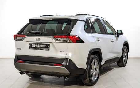 Toyota RAV4, 2021 год, 3 550 000 рублей, 5 фотография