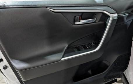 Toyota RAV4, 2021 год, 3 550 000 рублей, 19 фотография