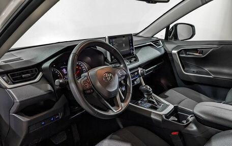 Toyota RAV4, 2021 год, 3 550 000 рублей, 15 фотография