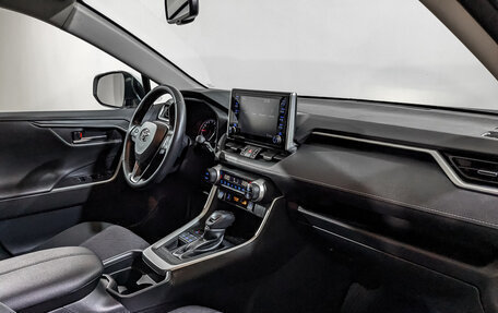 Toyota RAV4, 2021 год, 3 550 000 рублей, 13 фотография