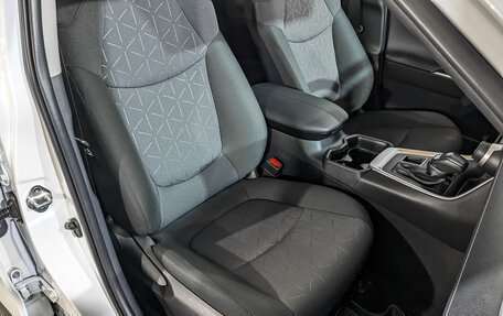 Toyota RAV4, 2021 год, 3 550 000 рублей, 24 фотография