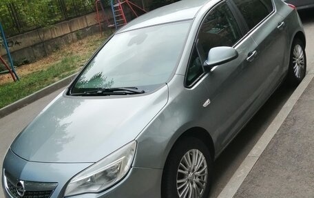 Opel Astra J, 2011 год, 790 000 рублей, 2 фотография