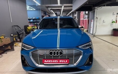 Audi e-tron I, 2020 год, 4 050 000 рублей, 2 фотография