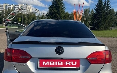 Volkswagen Jetta VI, 2013 год, 1 150 000 рублей, 2 фотография