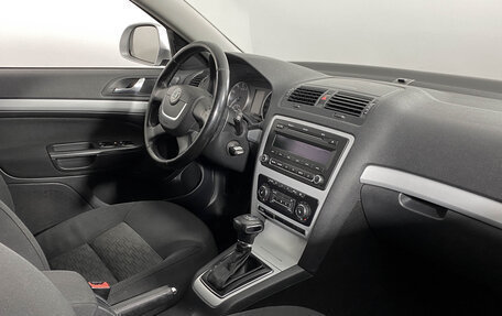 Skoda Octavia, 2011 год, 817 000 рублей, 10 фотография