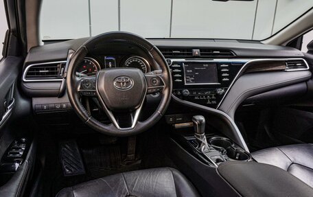 Toyota Camry, 2019 год, 2 600 000 рублей, 8 фотография