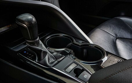 Toyota Camry, 2019 год, 2 600 000 рублей, 14 фотография