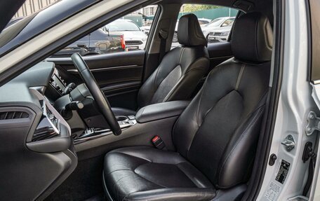 Toyota Camry, 2019 год, 2 600 000 рублей, 12 фотография