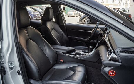 Toyota Camry, 2019 год, 2 600 000 рублей, 10 фотография