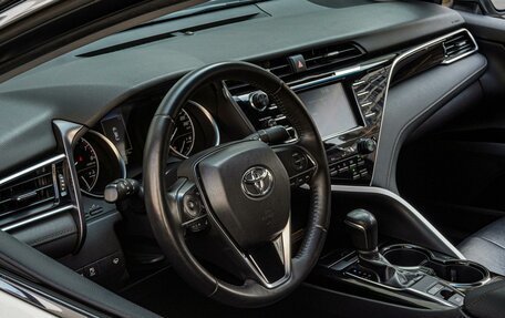 Toyota Camry, 2019 год, 2 600 000 рублей, 21 фотография