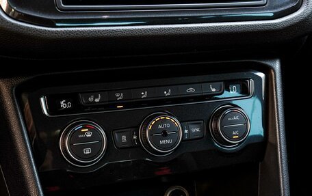 Volkswagen Tiguan II, 2017 год, 2 390 000 рублей, 14 фотография