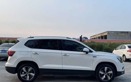Volkswagen Tiguan II, 2022 год, 1 950 000 рублей, 4 фотография