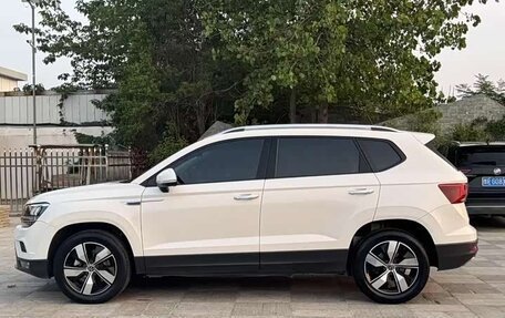 Volkswagen Tiguan II, 2022 год, 1 950 000 рублей, 5 фотография