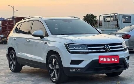 Volkswagen Tiguan II, 2022 год, 1 950 000 рублей, 2 фотография