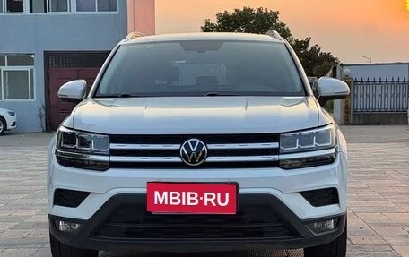 Volkswagen Tiguan II, 2022 год, 1 950 000 рублей, 3 фотография