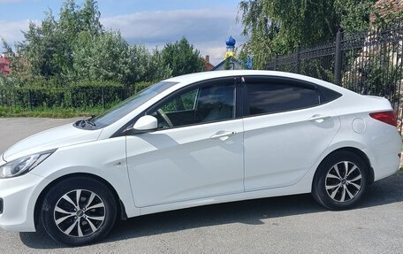 Hyundai Solaris II рестайлинг, 2011 год, 820 000 рублей, 3 фотография