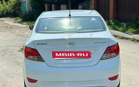 Hyundai Solaris II рестайлинг, 2011 год, 820 000 рублей, 7 фотография