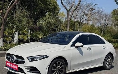 Mercedes-Benz A-Класс, 2022 год, 2 300 000 рублей, 2 фотография
